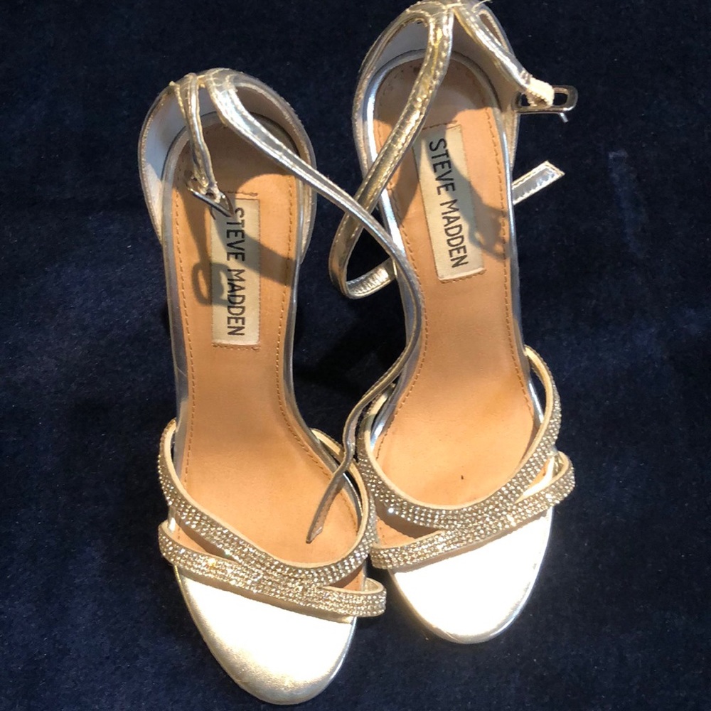 Steve Madden size 5, silver, 3.5” heel